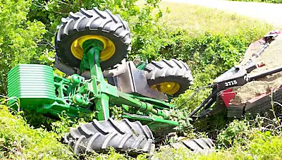 Muere un hombre de 48 años al volcar su tractor en una zona rural de Mula
